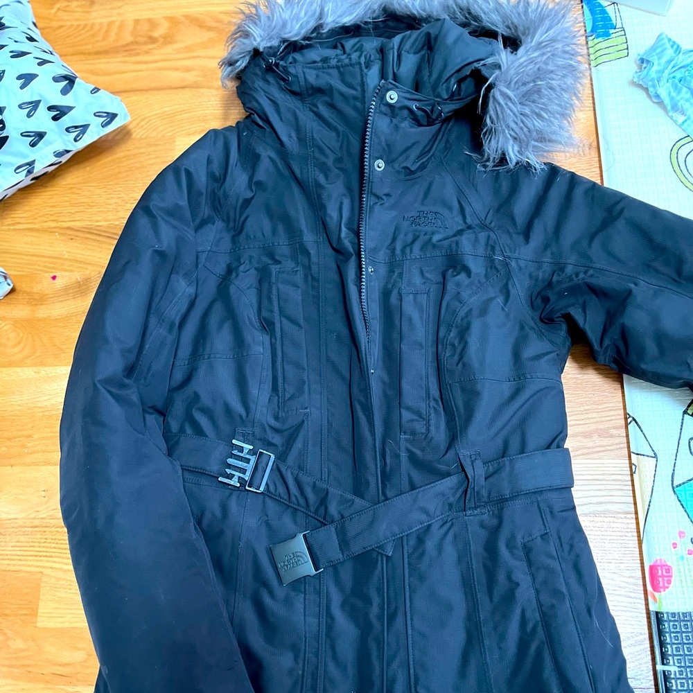 NorthFace belted winter jacket with removable faux fur